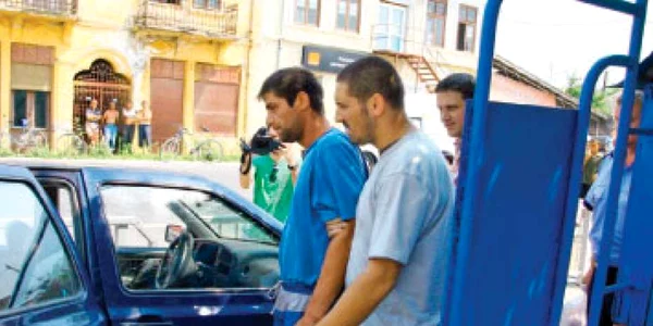 Ucis de consătenii care l-au prins  la furat sârmă