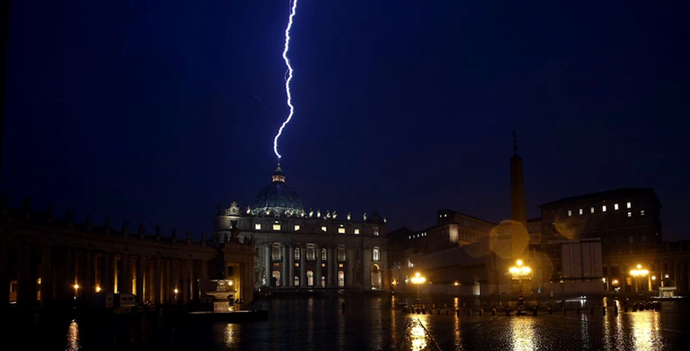 fulger Vatican (FOTO: Reuters)