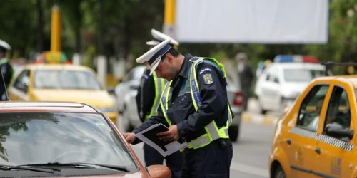 Poliţiştiii cercetează cazul