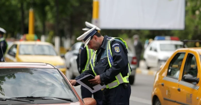 Poliţiştiii cercetează cazul