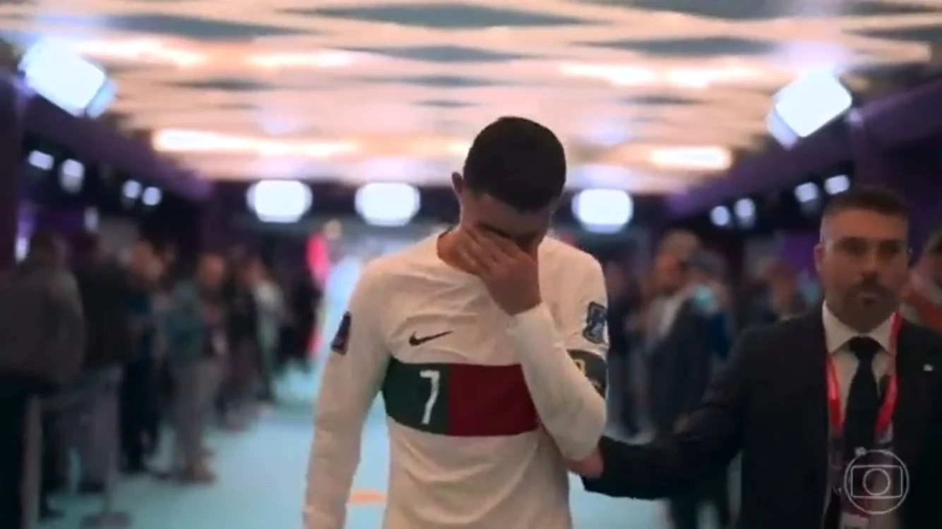 Cristiano Ronaldo nu și-a mai putut stăpâni lacrimile Foto: Captură Twitter