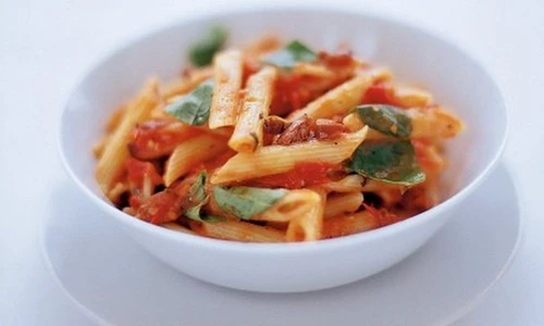 Penne cu rosii, busuioc si masline jpeg