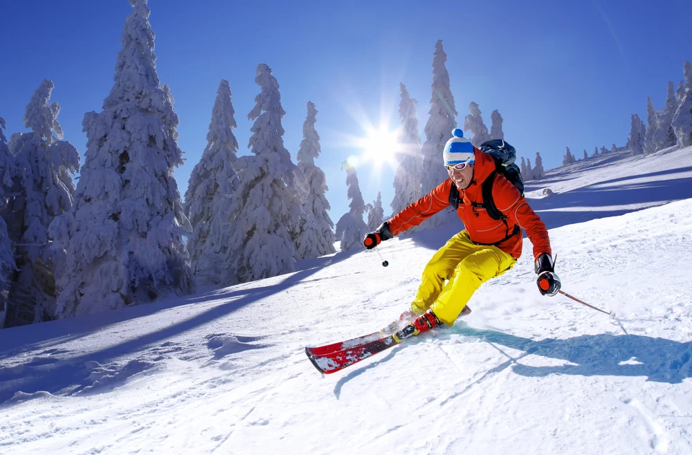 Echipament de schi fără greșeli: clăpari, cască, schiuri, bețe, snowboard și ochelari - ghidul complet pentru începători și familii. Ce să cumperi online