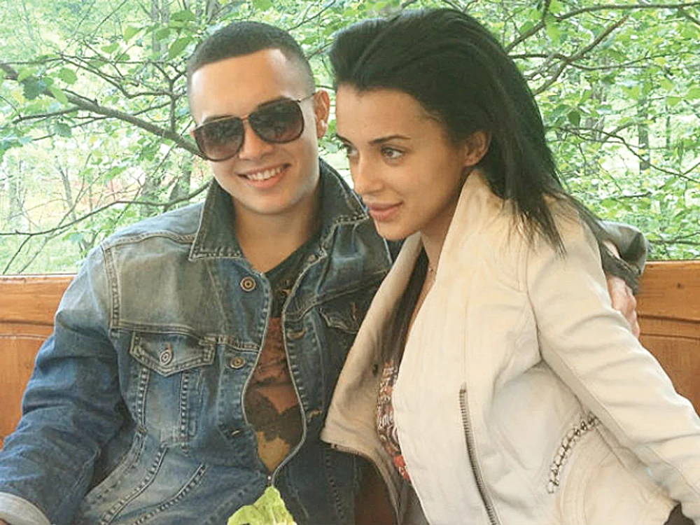 În 2012, Alexandra  se iubea cu  Adrian Doroftei