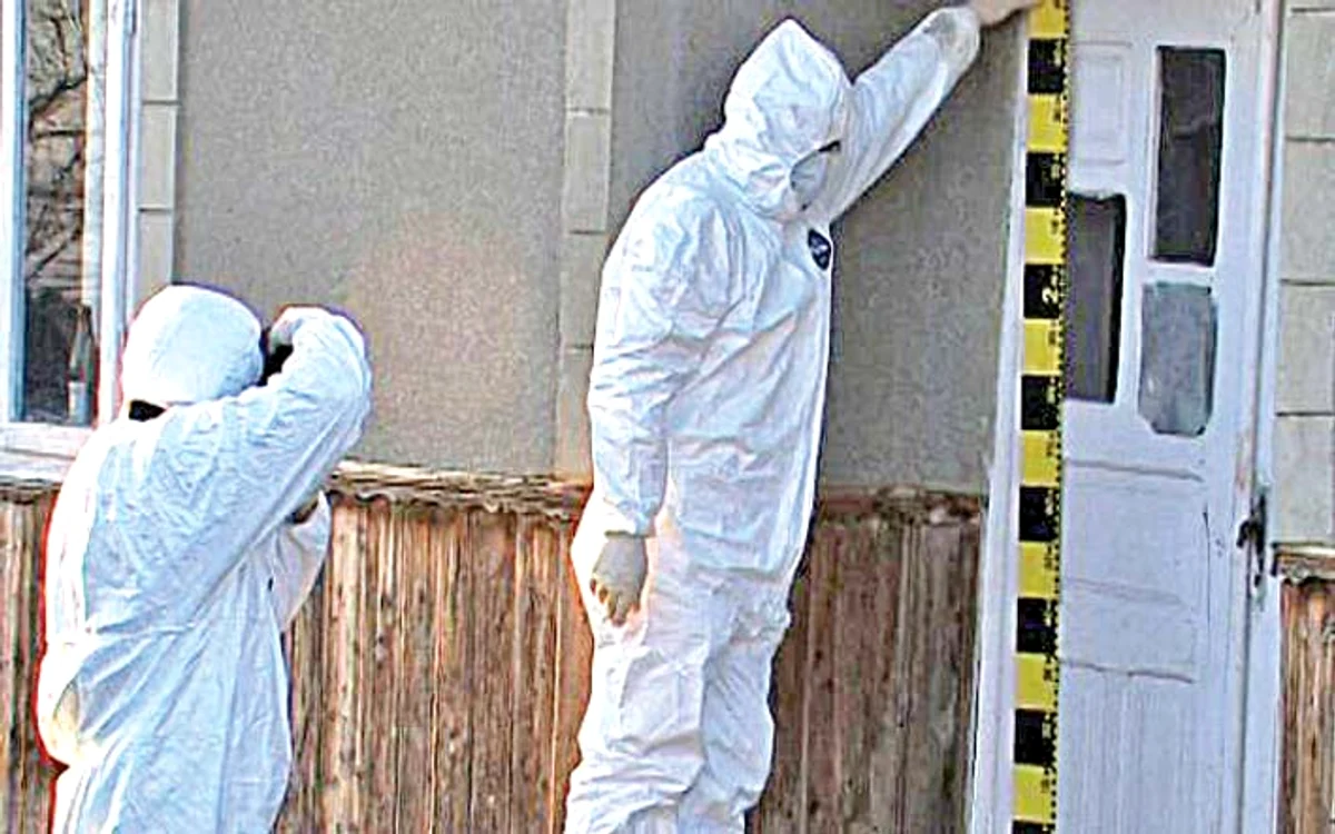 Anchetatorii au ridicat  probe de la locul crimei