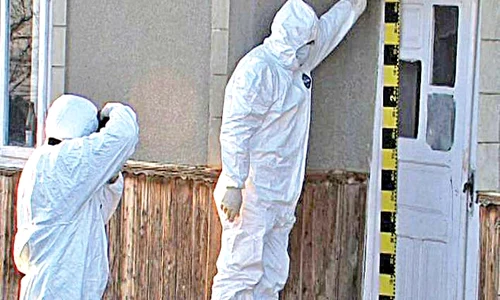Anchetatorii au ridicat  probe de la locul crimei jpeg