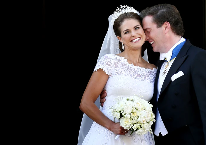 Deși a rupt prima logodnă, de 12 ani zâmbește fericită. FOTO: Profimedia