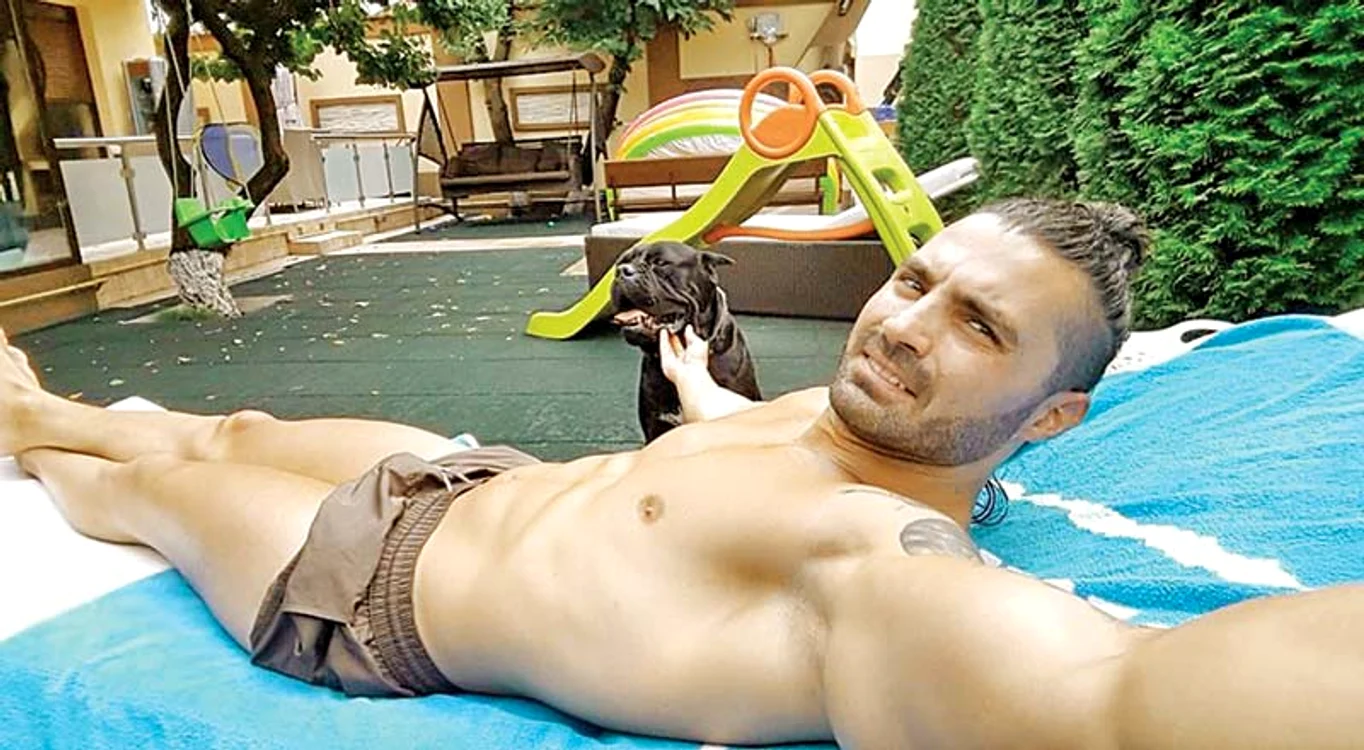 Pepe s-a bălăcit  cu Gitano în piscină