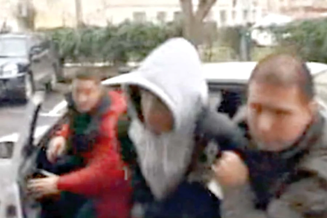 Alexandru fusese ales Mister Boboc la balul de început de an. Colegii spun că era un elev bun, iar el se caracteriza drept „cuminte, înţelegător şi de ajutor”, potrivit gazetadambovitei.ro