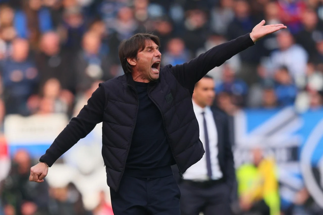 Napoli are o variantă pentru a-l înlocui pe Antonio Conte