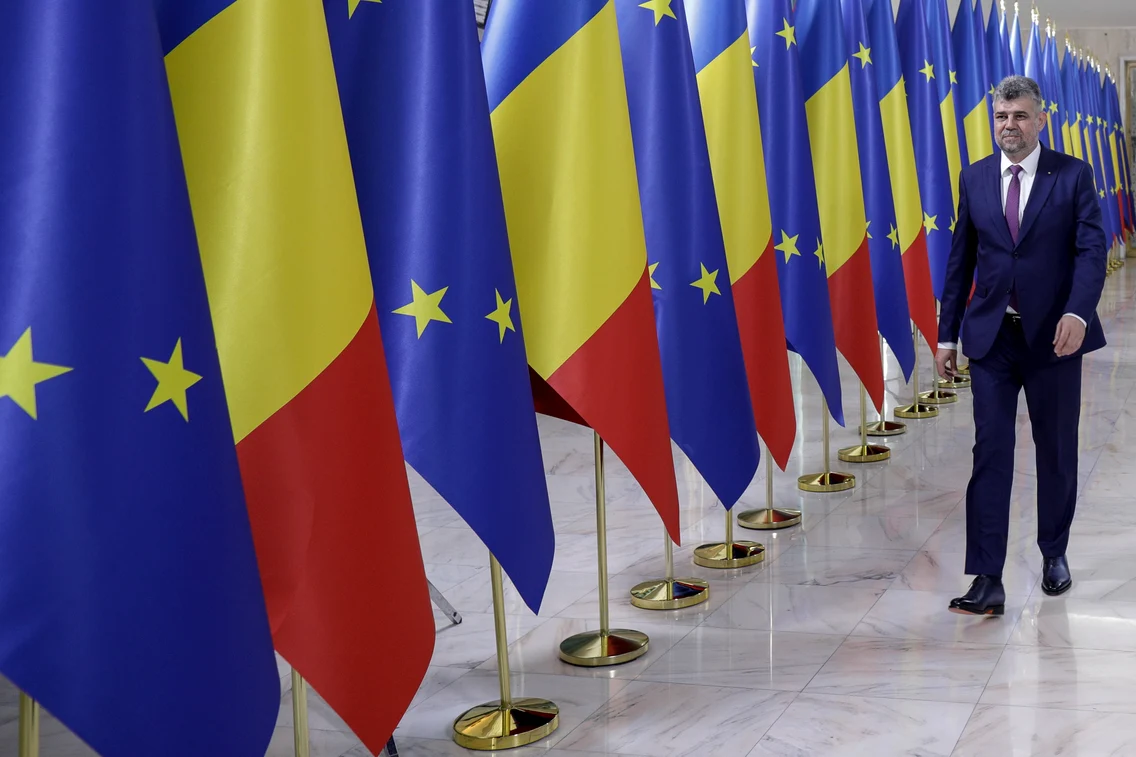 Miniștrii guvernului Ciolacu sosesc la Palatul Victoria după depunerea jurământului de învestitură, în București. FOTO Inquam Photos / Octav Ganea