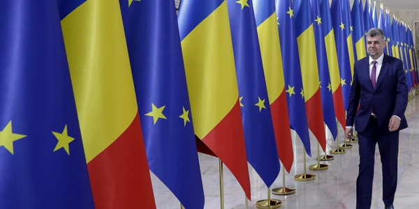 Miniștrii guvernului Ciolacu sosesc la Palatul Victoria după depunerea jurământului de învestitură, în București. FOTO Inquam Photos / Octav Ganea