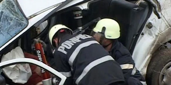 Opt persoane au ajuns aseară la spital în urma unui accident petrecut în Craiova Foto