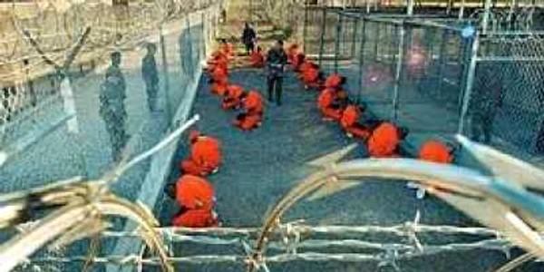 Americanii închid centrul de detenţie de la Guantanamo