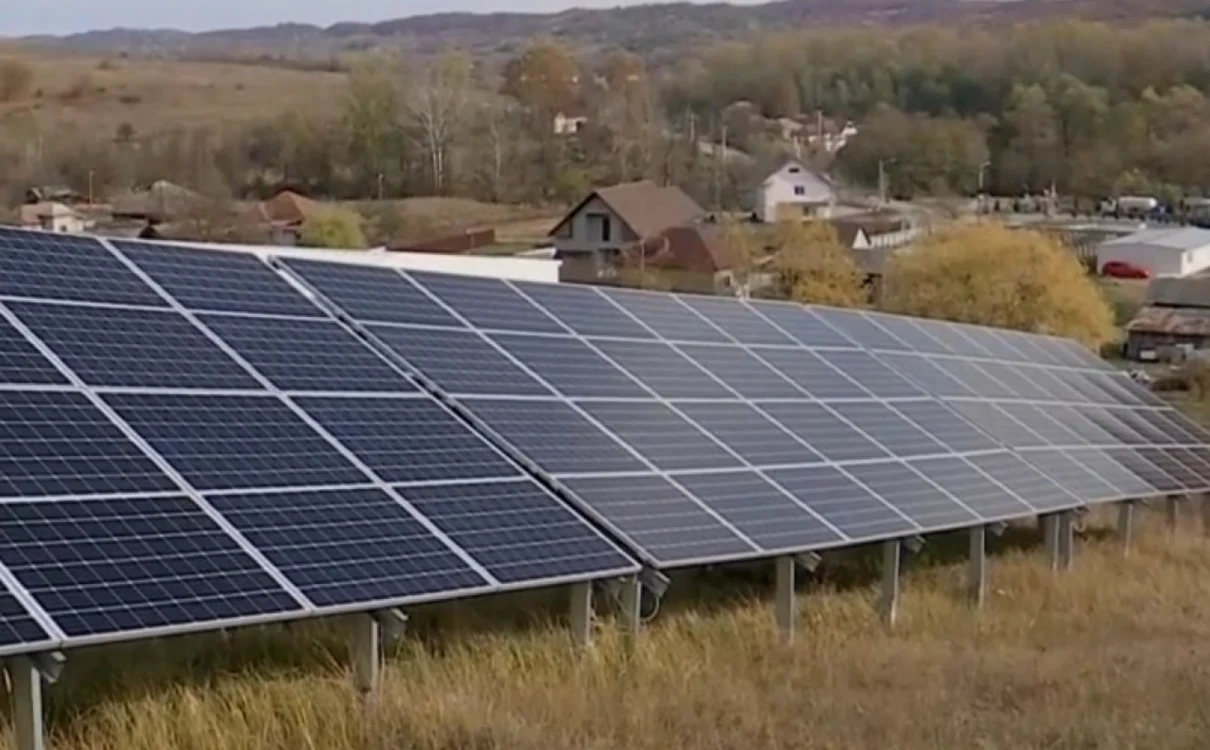 Parcul fotovoltaic din comuna Bustuchin aduce venituri de peste 30.000 de lei în fiecare lună