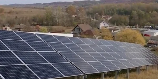 parc fotovoltaic bustuchin foto