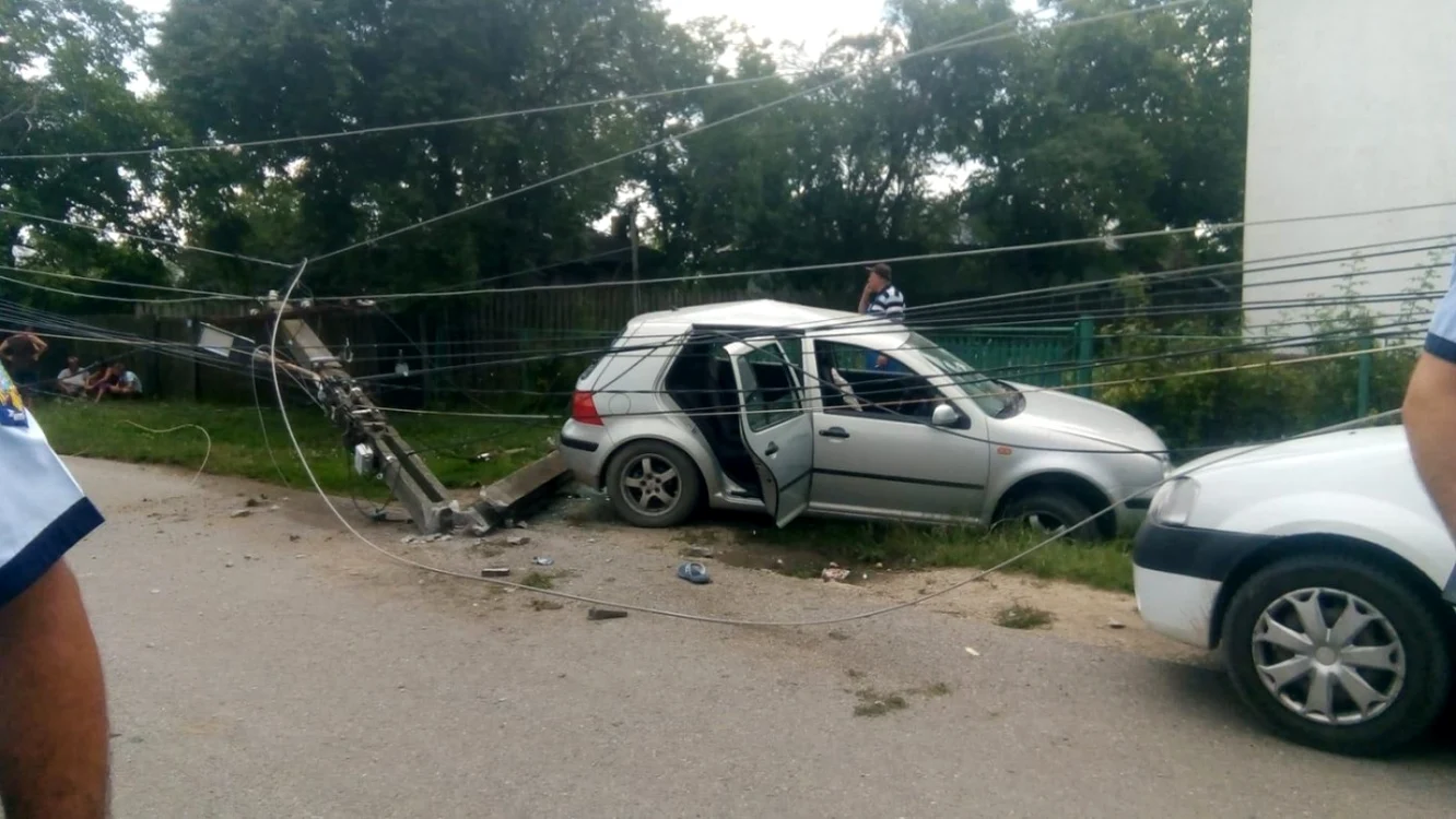 Trei dintre pasageri  au ajuns la spitalul din Găeşti, iar unul, care este în stare foarte gravă, este în grija medicilor de la Târgovişte