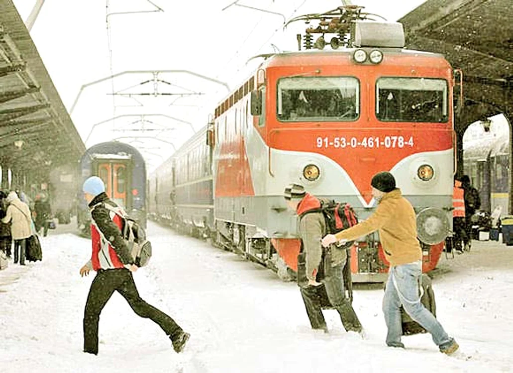 
    La altitudini mari, temperaturile au coborât, în prima zi a anului, până la -23 de grade Celsius la Vârful Omu şi -21 de grade Celsius la Obârşia Lotruluifoto: Mediafax  
