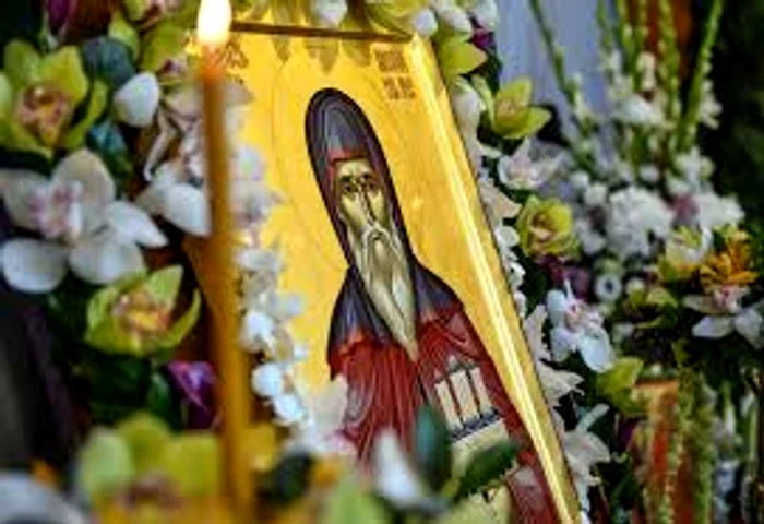 
    Credincioșii ortodocși  împlinesc tradițiile care le-au adus bucurii Sursa foto:Basilica. ro  