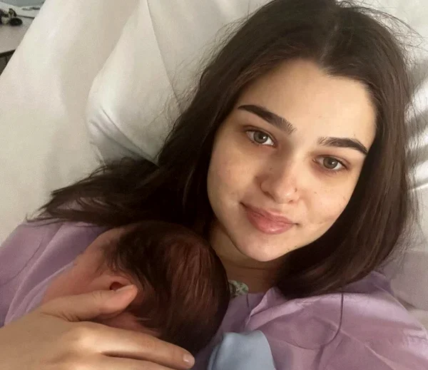 Theo Rose cu fiul ei