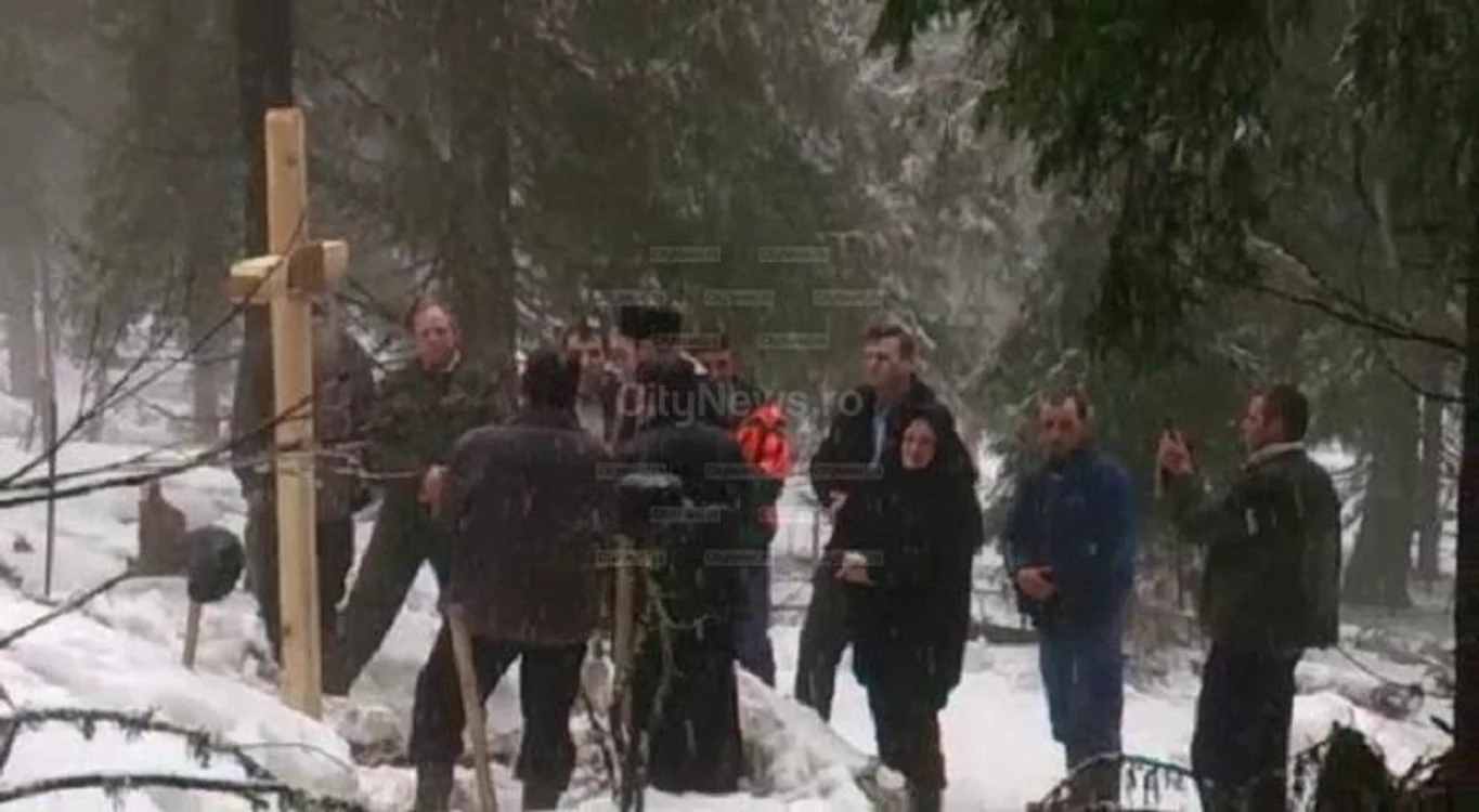 
    Cruce pe munte la locul accidentului (FOTO CITYNEWS)  