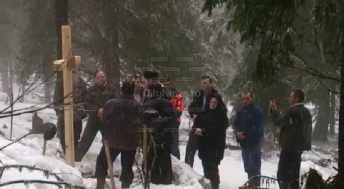 
    Cruce pe munte la locul accidentului (FOTO CITYNEWS)  