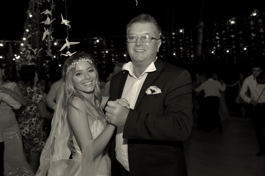 Laura Cosoi suferă de dorul tatăluifoto: Instagram