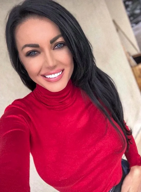 Victor Slav și-a refăcut viața amoroasă alături de o brunetă sexy