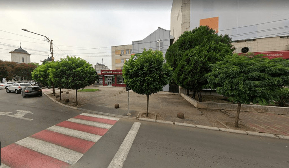 Bucata de trotuar ocolită doi ani de modernizare fiindcă era în proprietate privată
