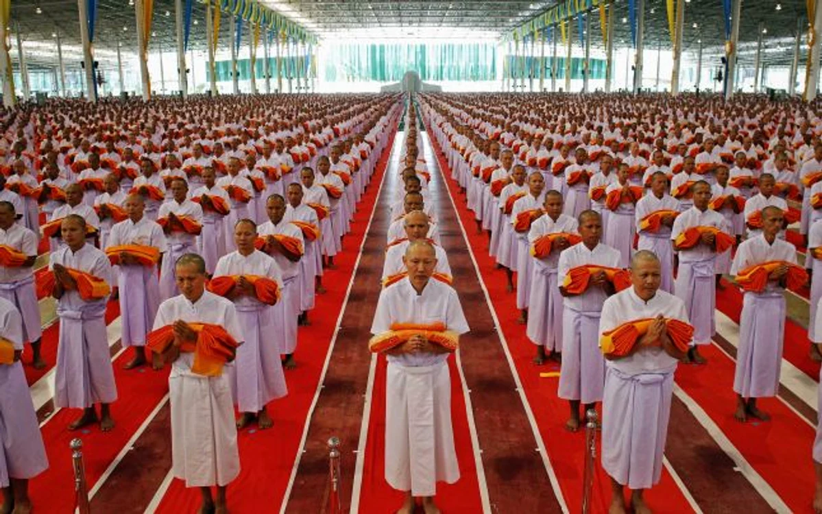 Călugării budişti sunt celebri pentru sesiunile lor de meditaţie.
