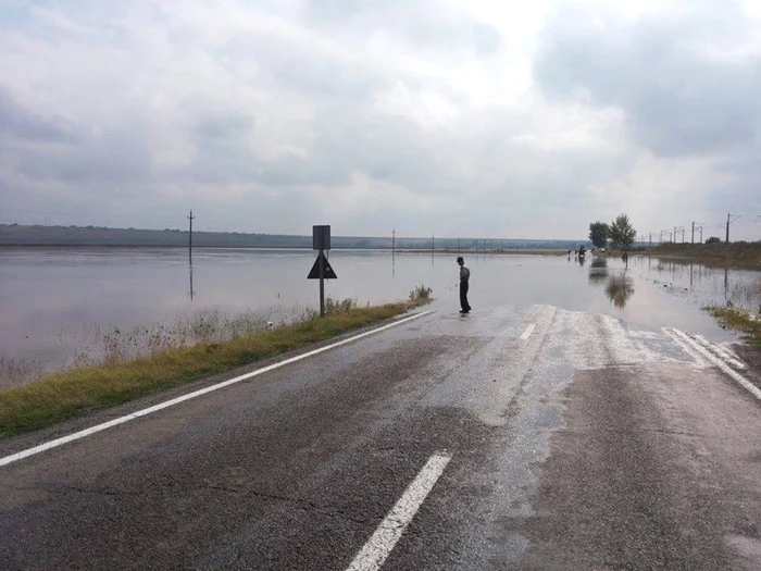 Nouă persoane şi-au pierdut viaţa în urma inundaţiilor din septembrie 2013 din judeţul Galaţi FOTO MAI