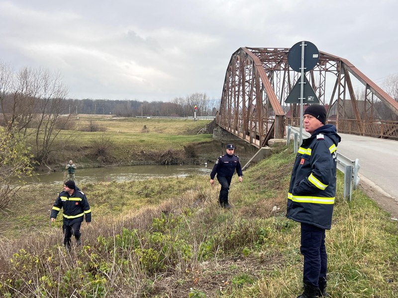 V Brașovu grozi zrušitev stoletnega cestnega mostu; oblasti pripravljajo začasno rešitev
