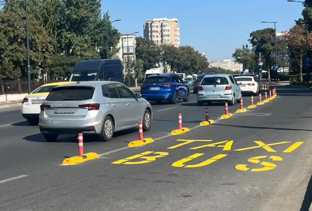 Constanța este noul... Caracal. Primăria a făcut o bandă specială pentru transport public pe un bulevard unde nu circulă autobuze