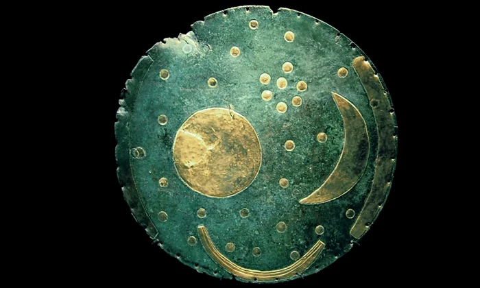 Discul ceresc de la Nebra, cea mai veche reprezentare a cerului descoperită până în prezent, expus la British Museum jpeg