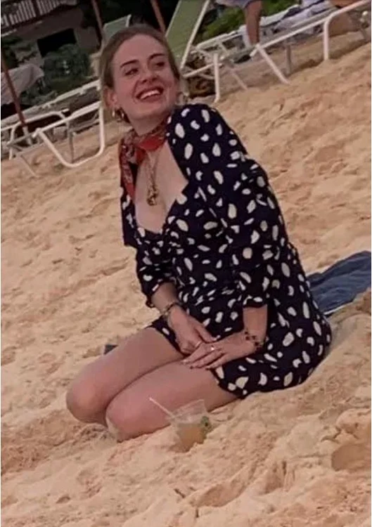 Adele a fost de nerecunoscut, puțini îndrăznind să facă poze cu ea, pentru că nu mai semăna deloc cu... Adele