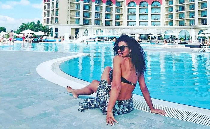 Majda a făcut furori la piscina hotelului din Balcic