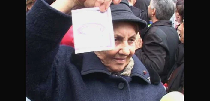 PP-DD a împărţit sute de abonamente de călătorie gratuite