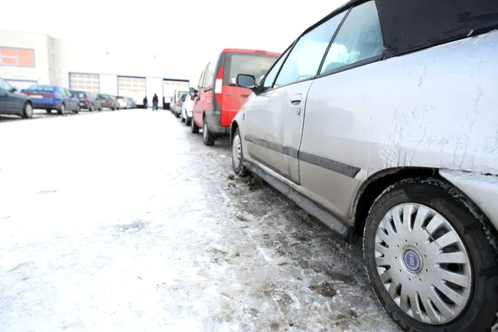 Zeci de timişoreni au aşteptat ore în şir la RAR