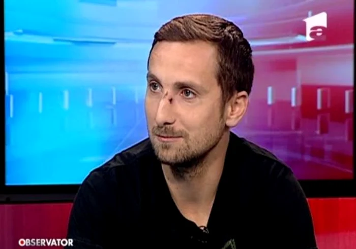Dani Oţil are urme de sânge pa faţă (Captură Antena 1)