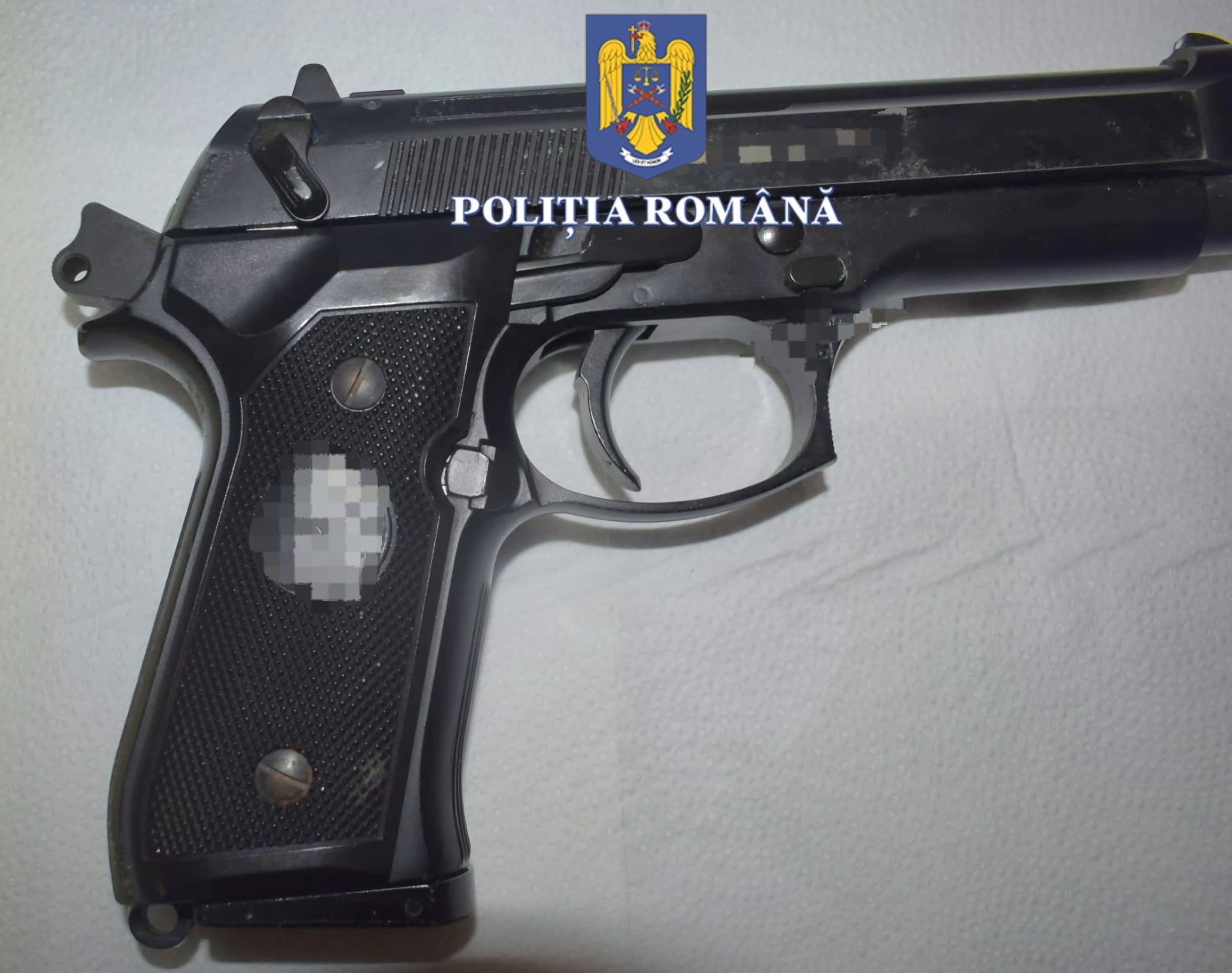 Doi bărbați au spart geamurile unui restaurant din Mangalia cu un pistol cu bile, în stil mafiot. Au fost prinși. Doi bărbați au spart geamurile unui restaurant din Mangalia cu un pistol cu bile, în stil mafiot. Au fost prinși.