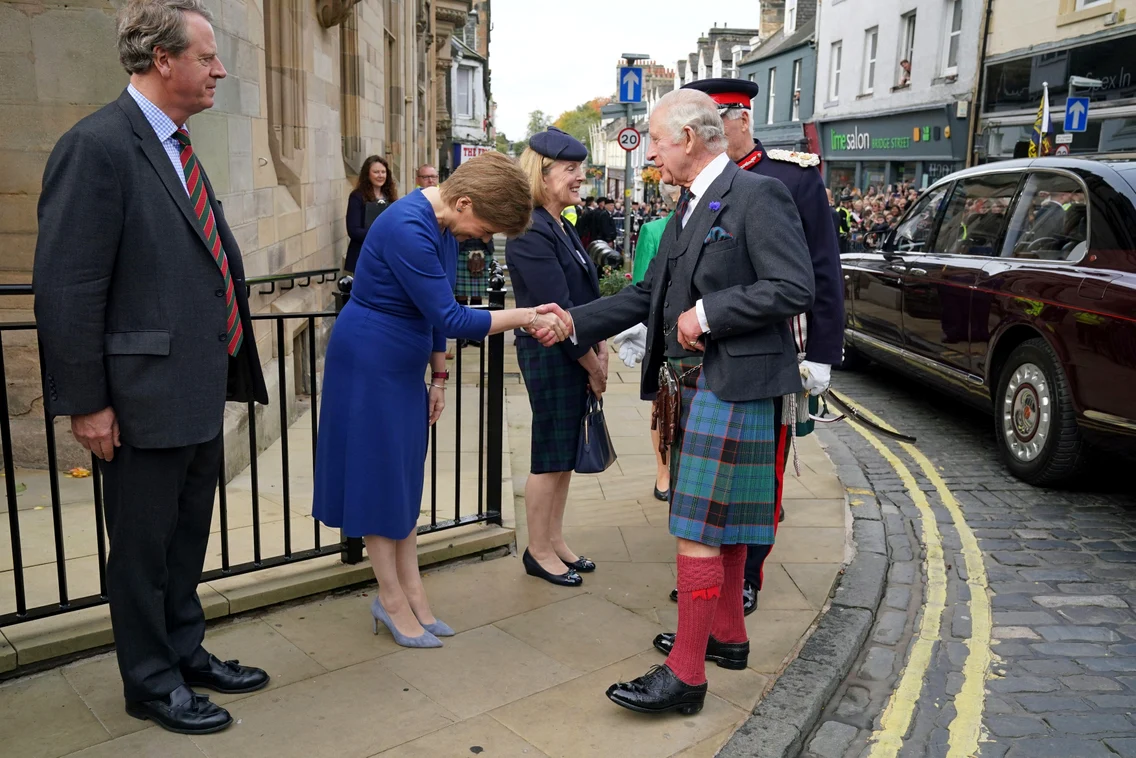 Fostul premier scoţian Nicola Sturgeon şi Regele Charles al III-lea