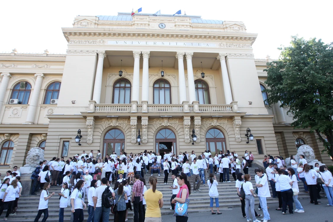 
    Au apus zilele când universităţile erau pline de studenti  