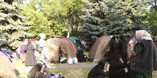 Creștinii din Asociația „Preafericita Maica Matrona“ protestează de cinci zile în centrul Capitalei