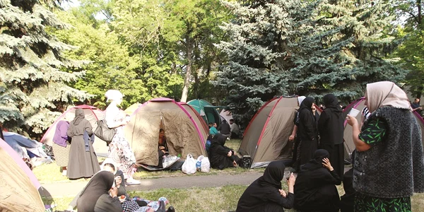 Creștinii din Asociația „Preafericita Maica Matrona“ protestează de cinci zile în centrul Capitalei