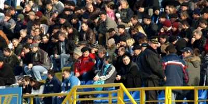 Femeile vor putea urmări meciul din tribune