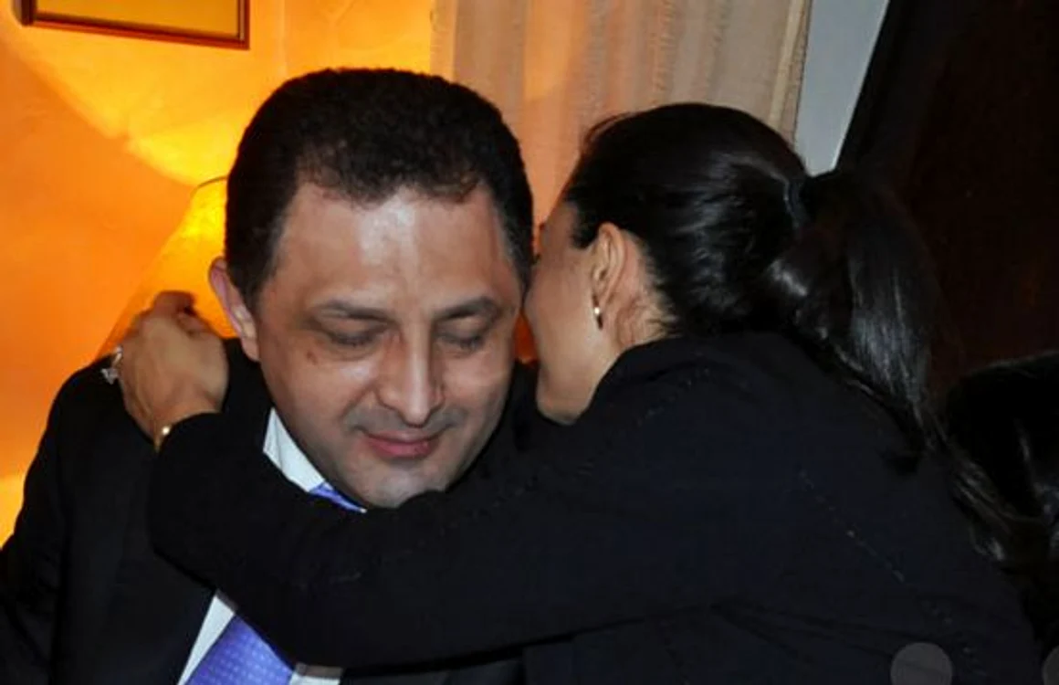 
    Oana Mizil se iubeşte cu Marian Vanghelie (foto:oananiculescumizil.wordpress.com)  