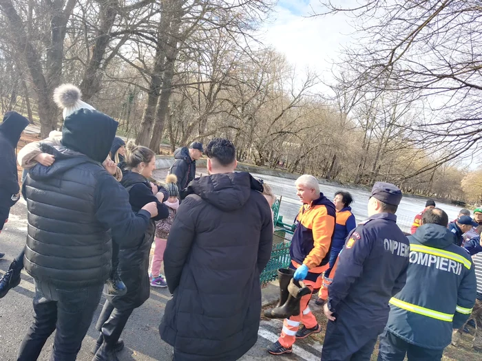 La locul evenimentului au ajuns mai multe echipaje de intervenție și prim-ajutor FOTO: IJJ Olt/FB
