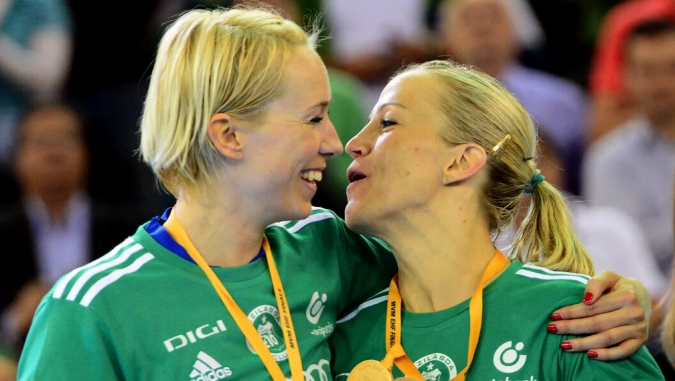 Katrine Lunde (stânga)