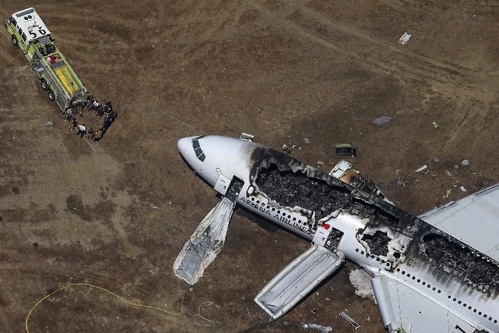 Avionul prăbuşit în San Francisco (Foto: Reuters)
