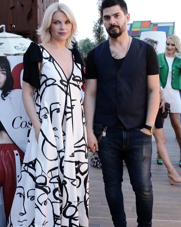 Andreea Marinescu este prezentatoarea matinalului de ştiri de la Pro TV 
